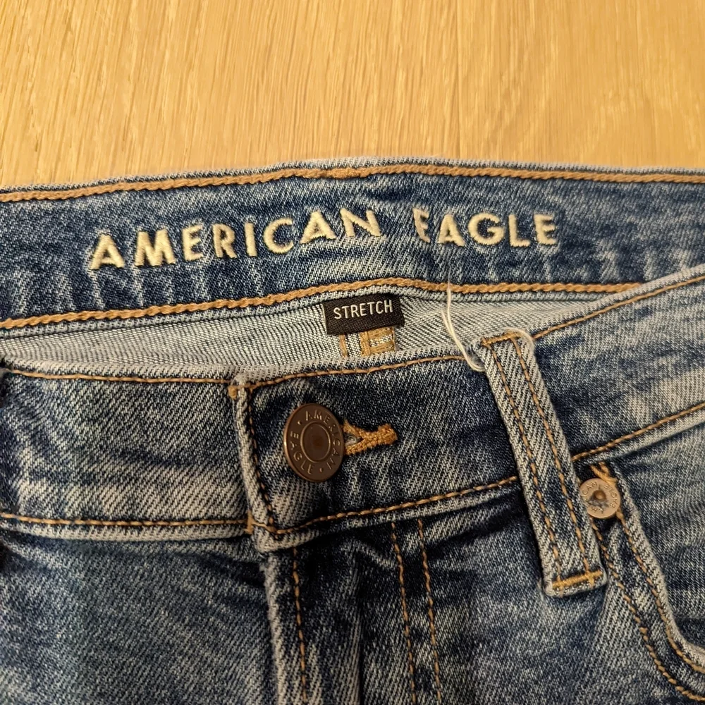 American Eagle Outfitters Women's Classic Blue Straight Leg Jeans - Picture 7 of 7